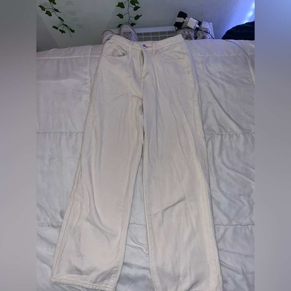 white straught leg jean pants